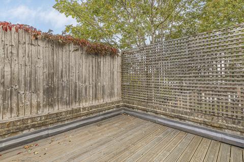 3 bedroom flat for sale, Plough Road, London, SW11