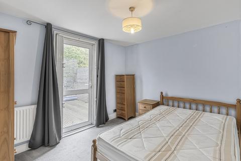 3 bedroom flat for sale, Plough Road, London, SW11