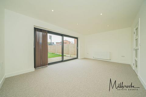 4 bedroom semi-detached house to rent, Leigh Road, Atherton, M46