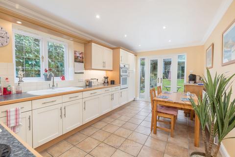5 bedroom detached house for sale, Maynard Close, Crawley RH10