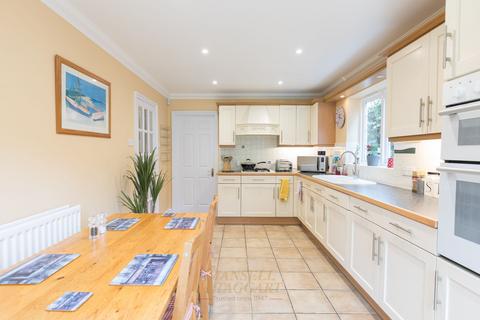 5 bedroom detached house for sale, Maynard Close, Crawley RH10