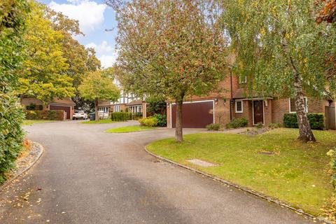 5 bedroom detached house for sale, Maynard Close, Crawley RH10