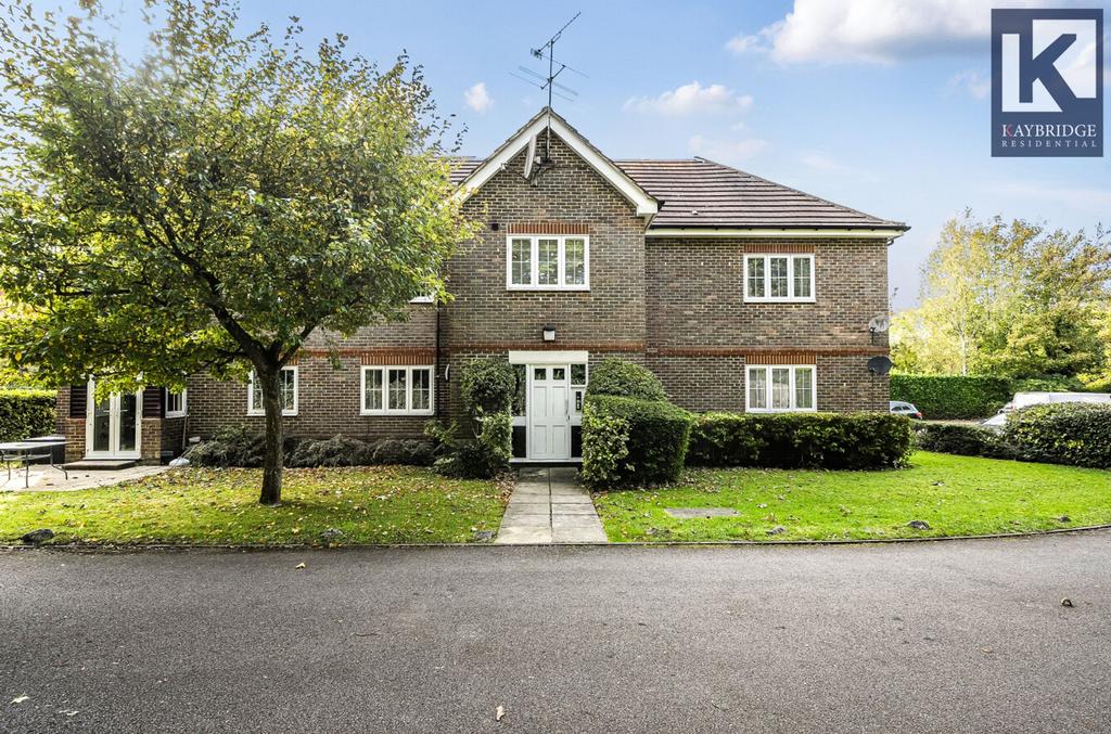 Corner Farm Close, Tadworth - KT20 5 SJ