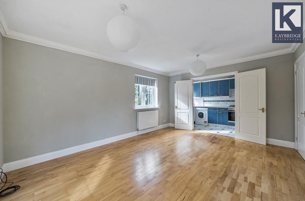 Corner Farm Close, Tadworth - KT20 5 SJ