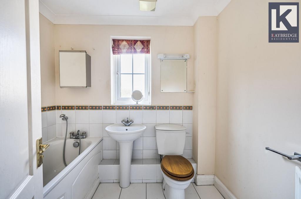 Corner Farm Close, Tadworth - KT20 5 SJ
