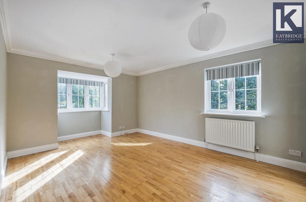 Corner Farm Close, Tadworth - KT20 5 SJ