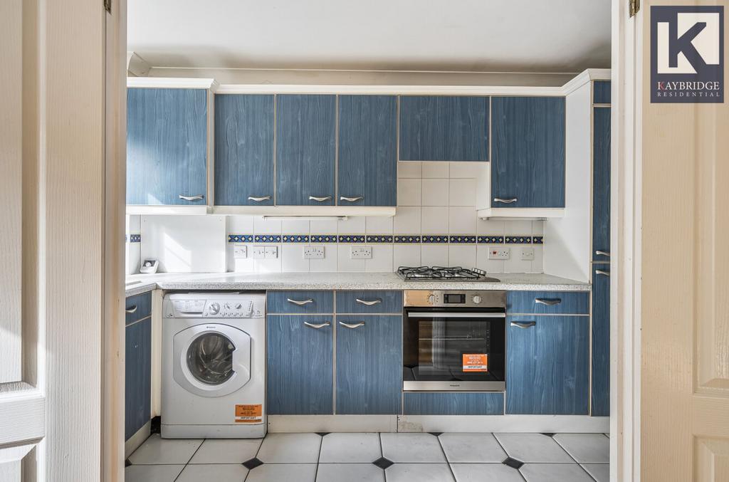 Corner Farm Close, Tadworth - KT20 5 SJ