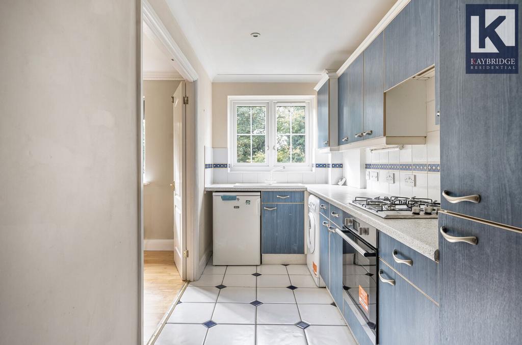 Corner Farm Close, Tadworth - KT20 5 SJ