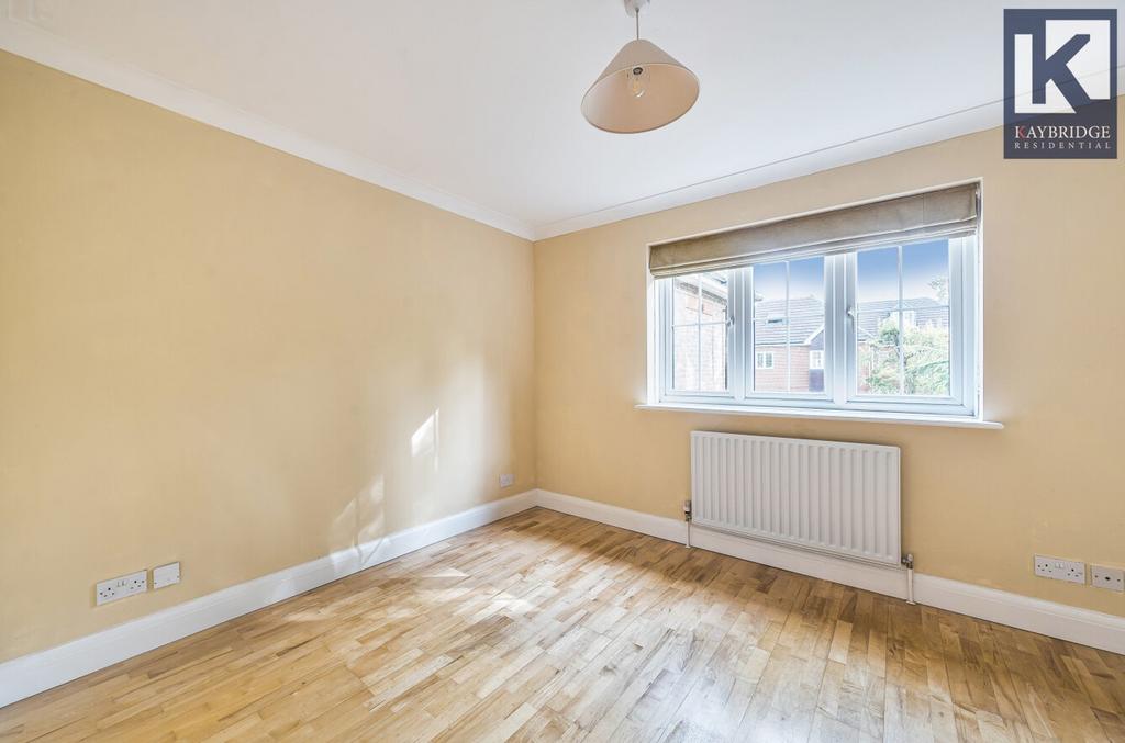 Corner Farm Close, Tadworth - KT20 5 SJ