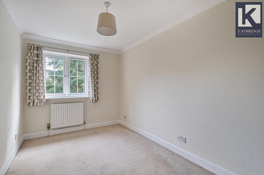 Corner Farm Close, Tadworth - KT20 5 SJ