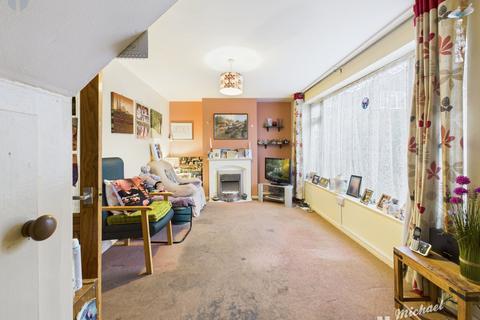 3 bedroom semi-detached house for sale, Wymering Road, Aylesbury