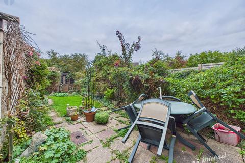 3 bedroom semi-detached house for sale, Wymering Road, Aylesbury