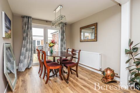 3 bedroom end of terrace house for sale, Meadgate Avenue, Chelmsford, CM2