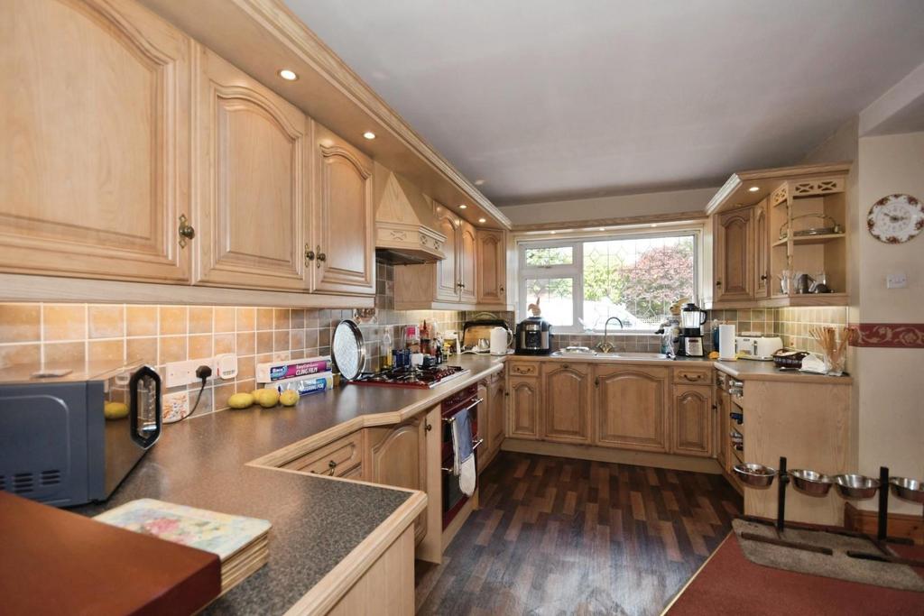 KITCHEN 02.jpg