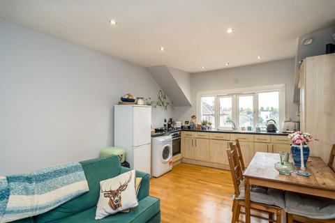 2 bedroom flat to rent, Leathwaite Road, London SW11