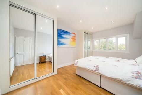 2 bedroom flat to rent, Leathwaite Road, London SW11