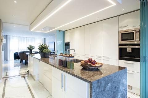undefined, THREE BEDROOM APARTMENT TO LET, YOUNG STREET, W8