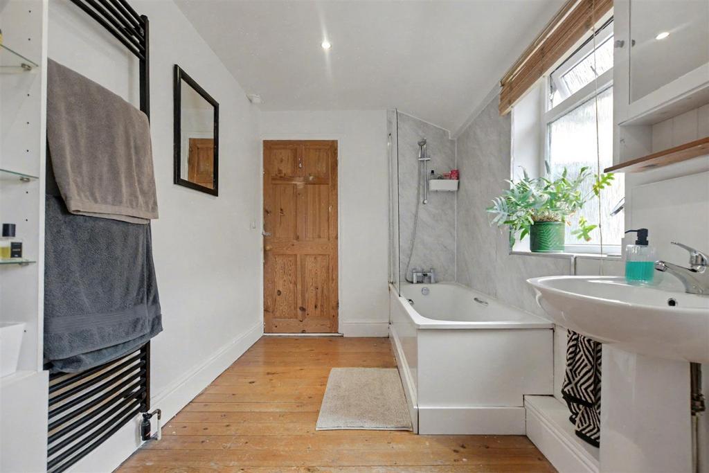 Bathroom 2.jpeg