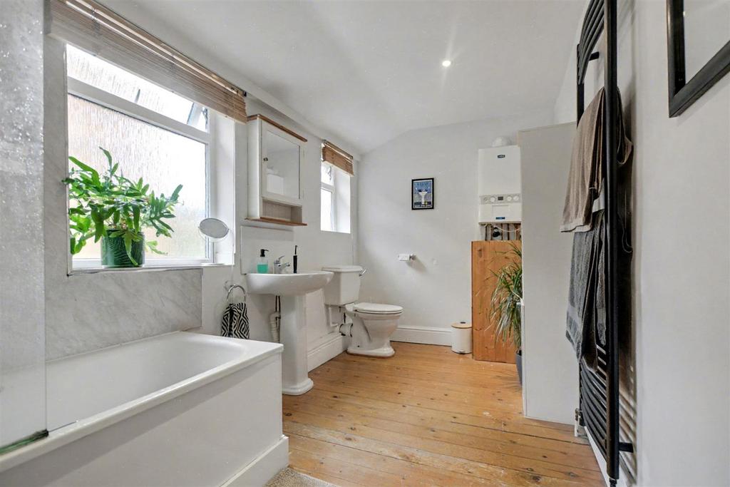 Bathroom 1.jpeg