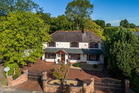 Highcroft, Holyhead Road, Albrighton, Wolverhampton, WV7 3AN