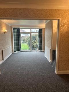 3 bedroom semi-detached house to rent, Blackbush Avenue, Romford RM6