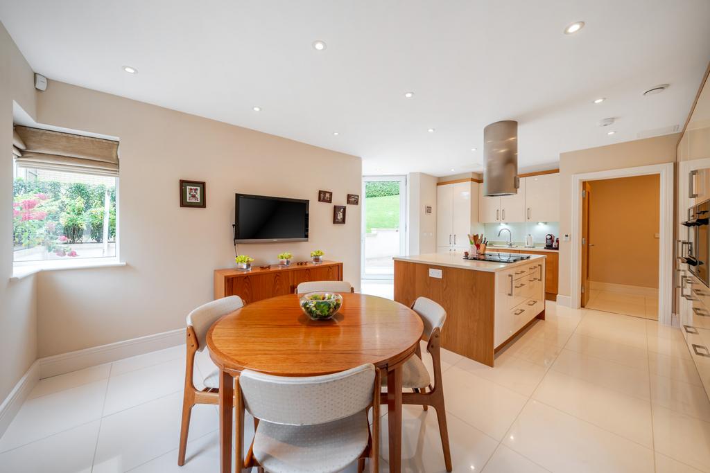 Dining/Kitchen