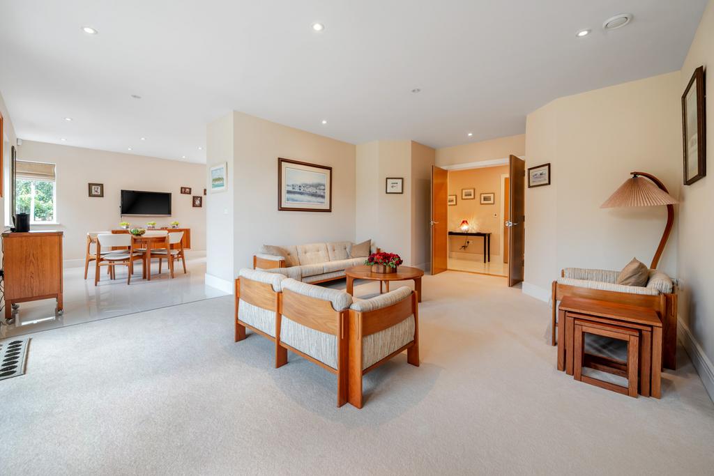 Living/Dining Area