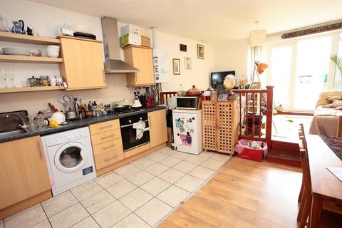1 bedroom flat to rent, Bethnal Green Road, London