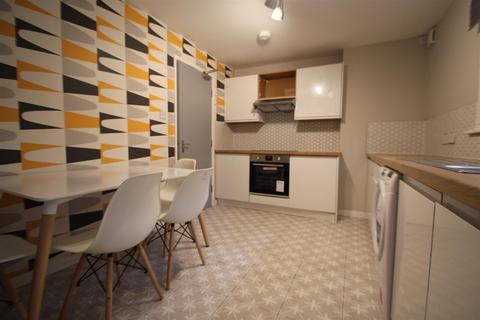 3 bedroom apartment to rent, Cliff Road Gardens, Hyde Park, Leeds, LS6 2EY