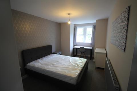 3 bedroom apartment to rent, Cliff Road Gardens, Hyde Park, Leeds, LS6 2EY