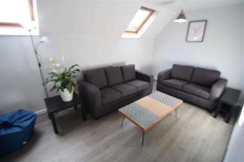 3 bedroom apartment to rent, Cliff Road Gardens, Hyde Park, Leeds, LS6 2EY