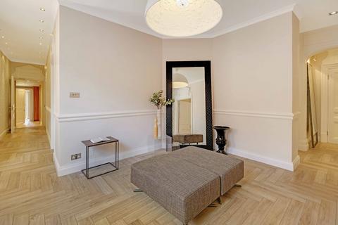 undefined, Knightsbridge, SW1X