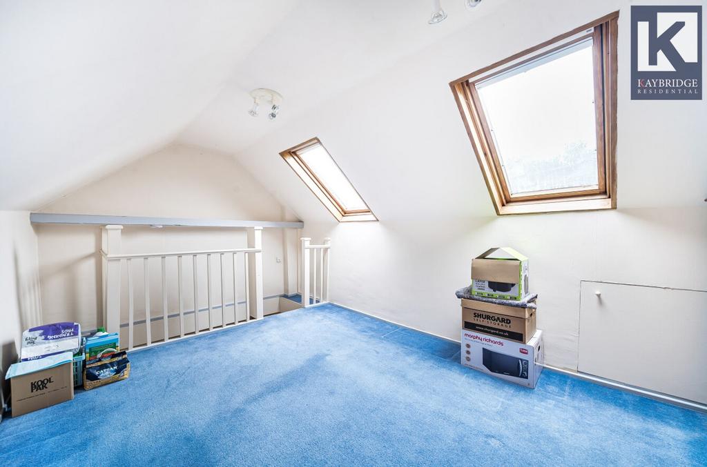 Stoneleigh Avenue KT4 8 YB