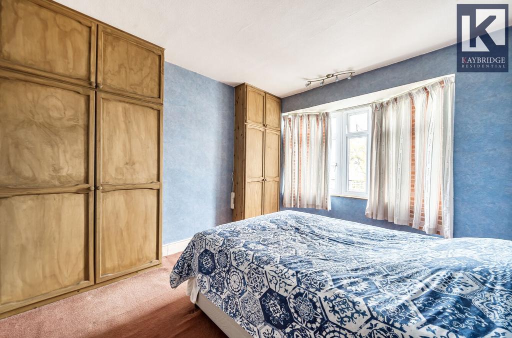 Stoneleigh Avenue KT4 8 YB
