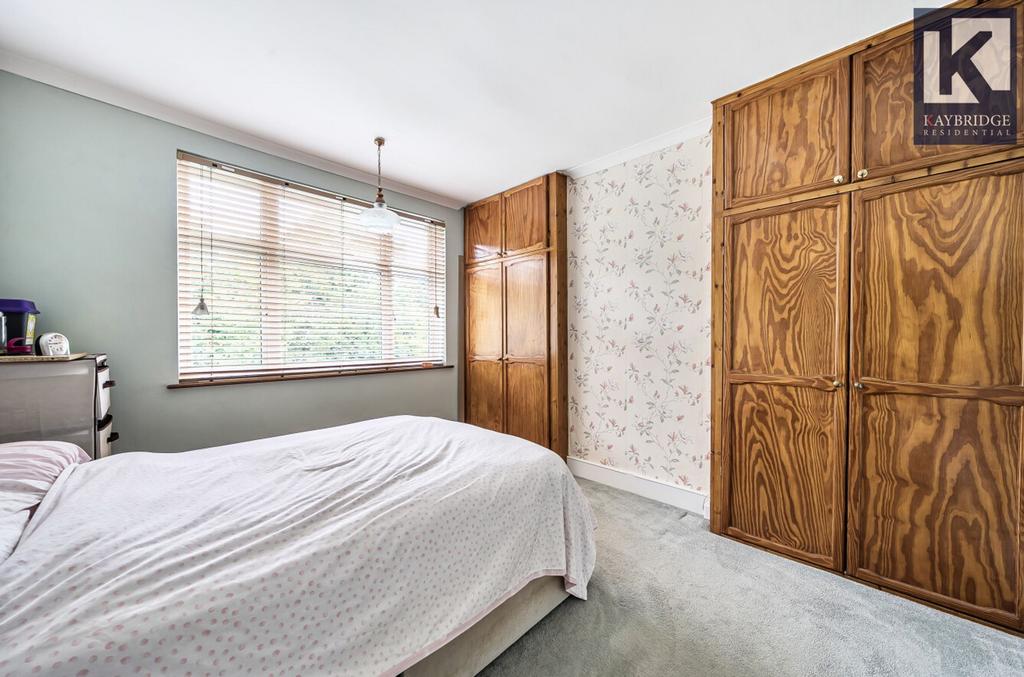 Stoneleigh Avenue KT4 8 YB
