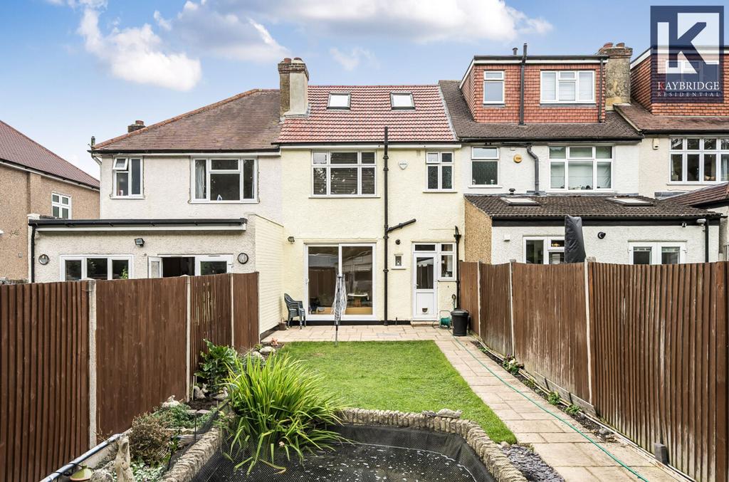 Stoneleigh Avenue KT4 8 YB