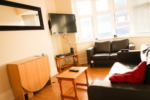 4 bedroom maisonette to rent, Cartington Terrace, Tyne and Wear NE6