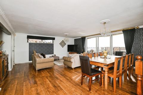 4 bedroom detached house for sale, Sea Approach, Sheerness ME12