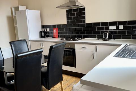 3 bedroom flat to rent, Heaton Road, Tyne and Wear NE6