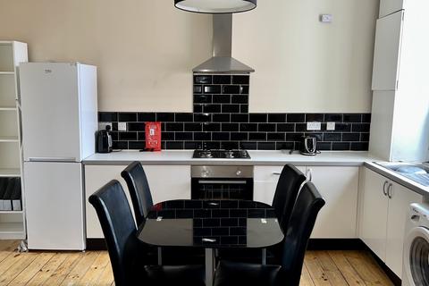 3 bedroom flat to rent, Heaton Road, Tyne and Wear NE6