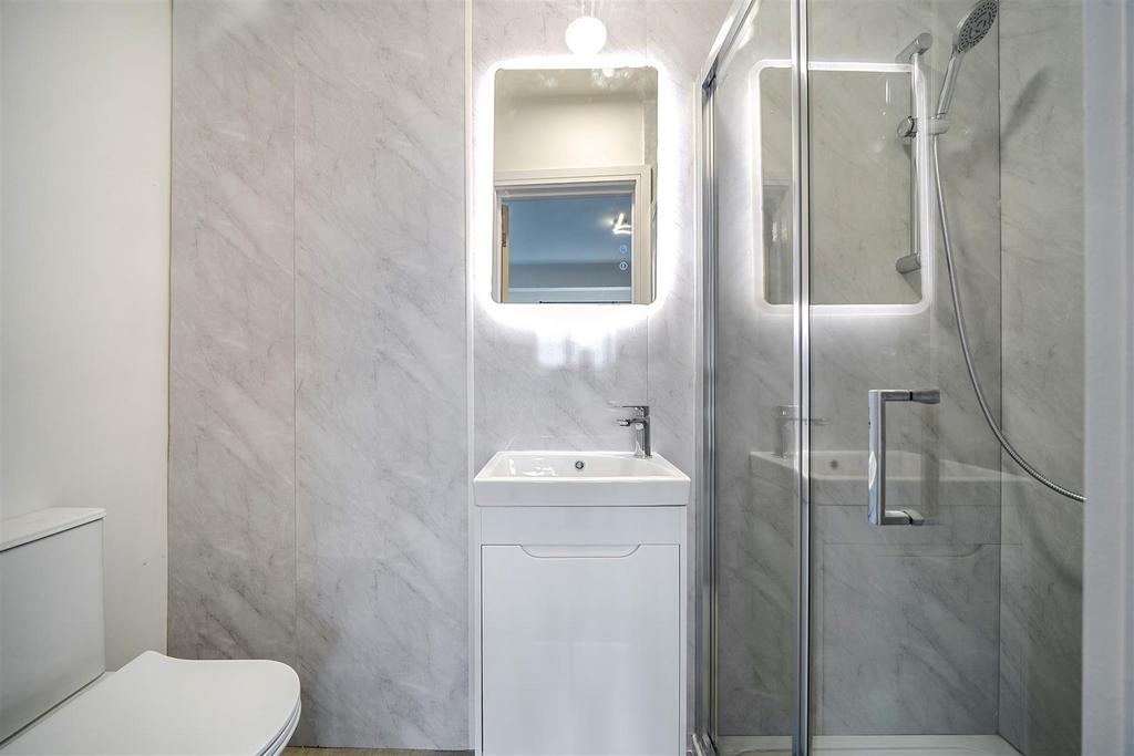 Ensuite 4.jpg