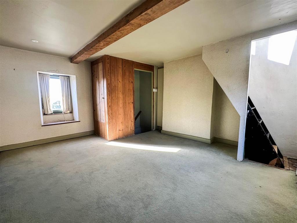 Bedroom 1.jpg