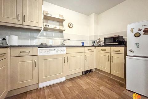 2 bedroom flat for sale, Waterside, Lordsmill Court Waterside, HP5