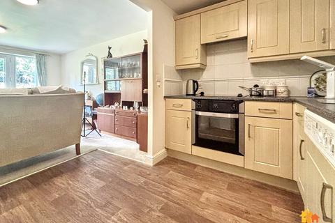 2 bedroom flat for sale, Waterside, Lordsmill Court Waterside, HP5