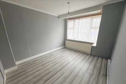 3 bedroom terraced house for sale, Beeston Way, Feltham, Middlesex, TW14