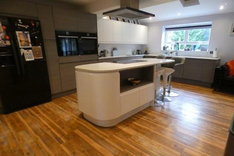 4 bedroom detached house for sale, Holdenby Close, Market Harborough LE16