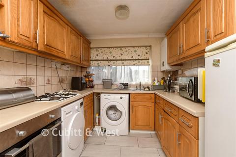 3 bedroom terraced house for sale, Petridge Road, Redhill RH1