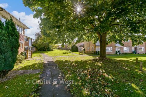 3 bedroom terraced house for sale, Petridge Road, Redhill RH1