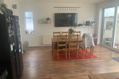 5 bedroom detached bungalow to rent, Park Chase, Manor Drive, Wembley, HA9