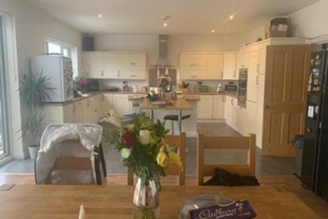 5 bedroom detached bungalow to rent, Park Chase, Manor Drive, Wembley, HA9